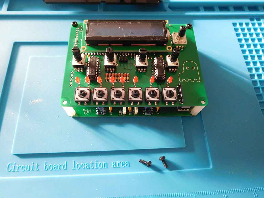 DSCN6429 mutable instrument shruthi case remove screws
