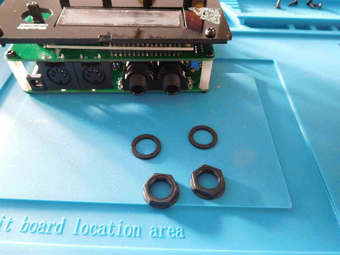 DSCN6438 mutable instrument shruthi case remove socket fixings