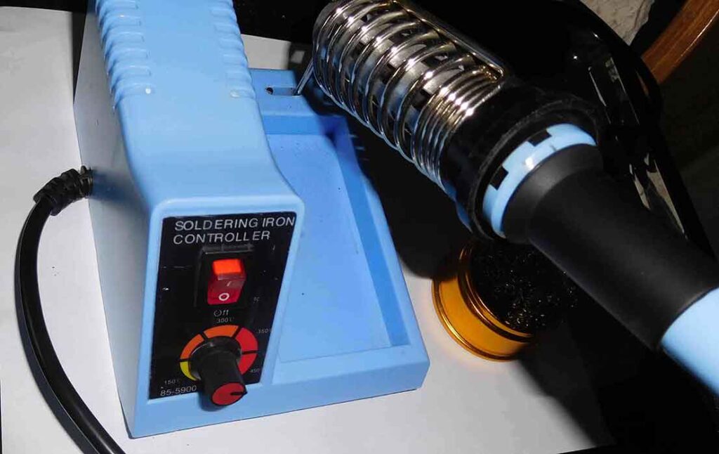 Learn-how-to-solder-soldering-station